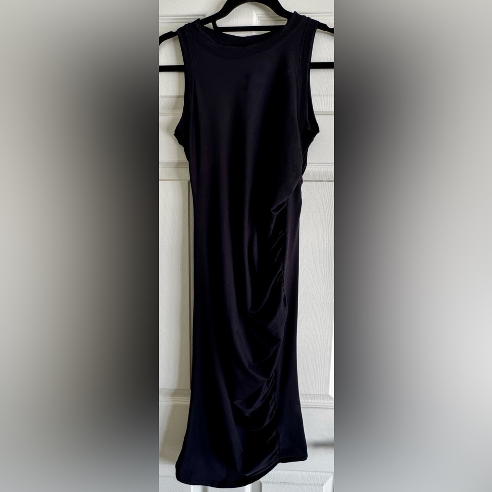Black Hylete. Angled hem. Flattering Ruching.
Like new, Used briefly once.